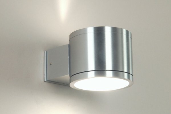 Настенный металлический светильник